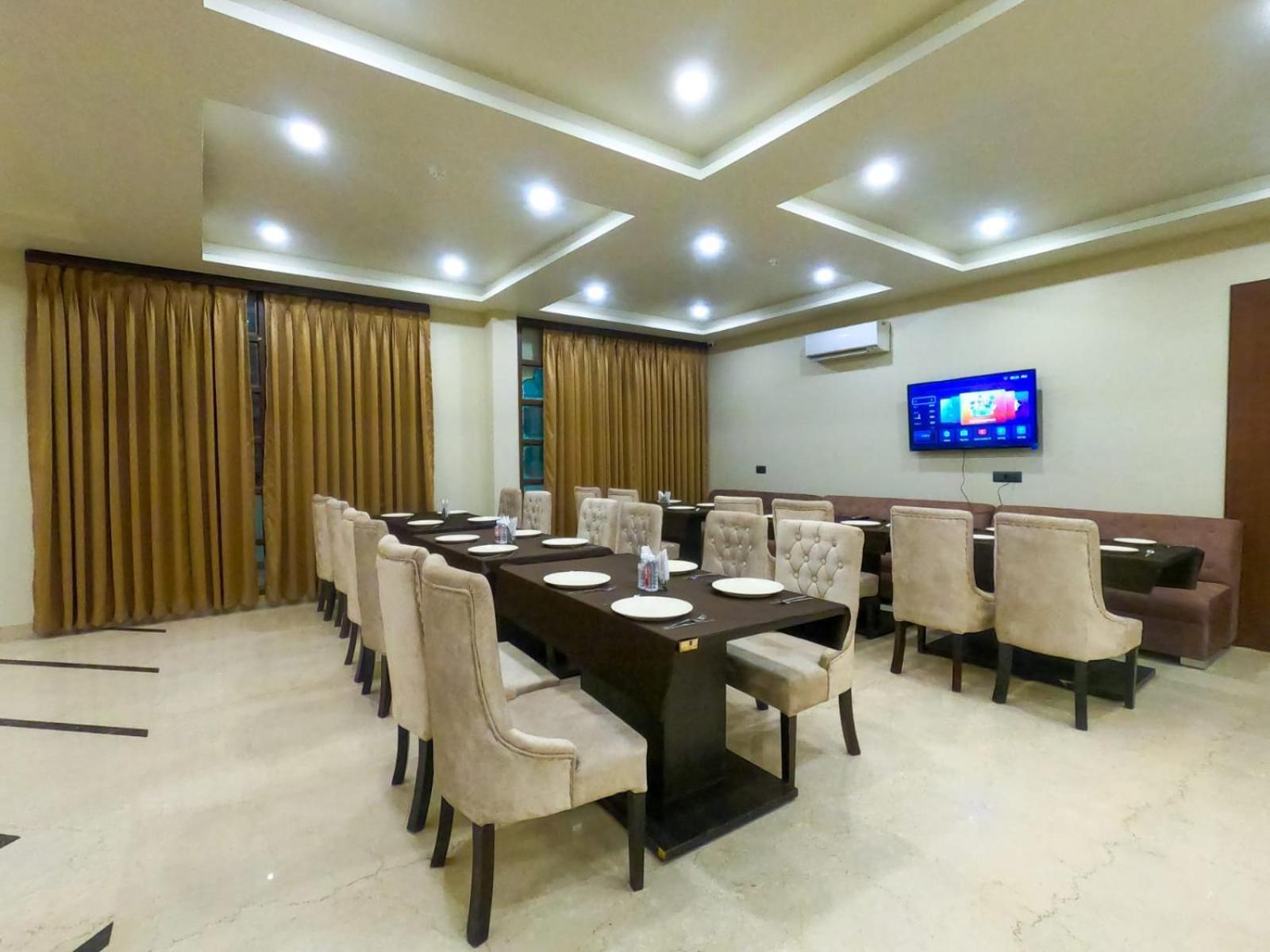 Hotel The Taj Vista Agra- Walking Distance To Taj Mahal Agra  Exterior foto