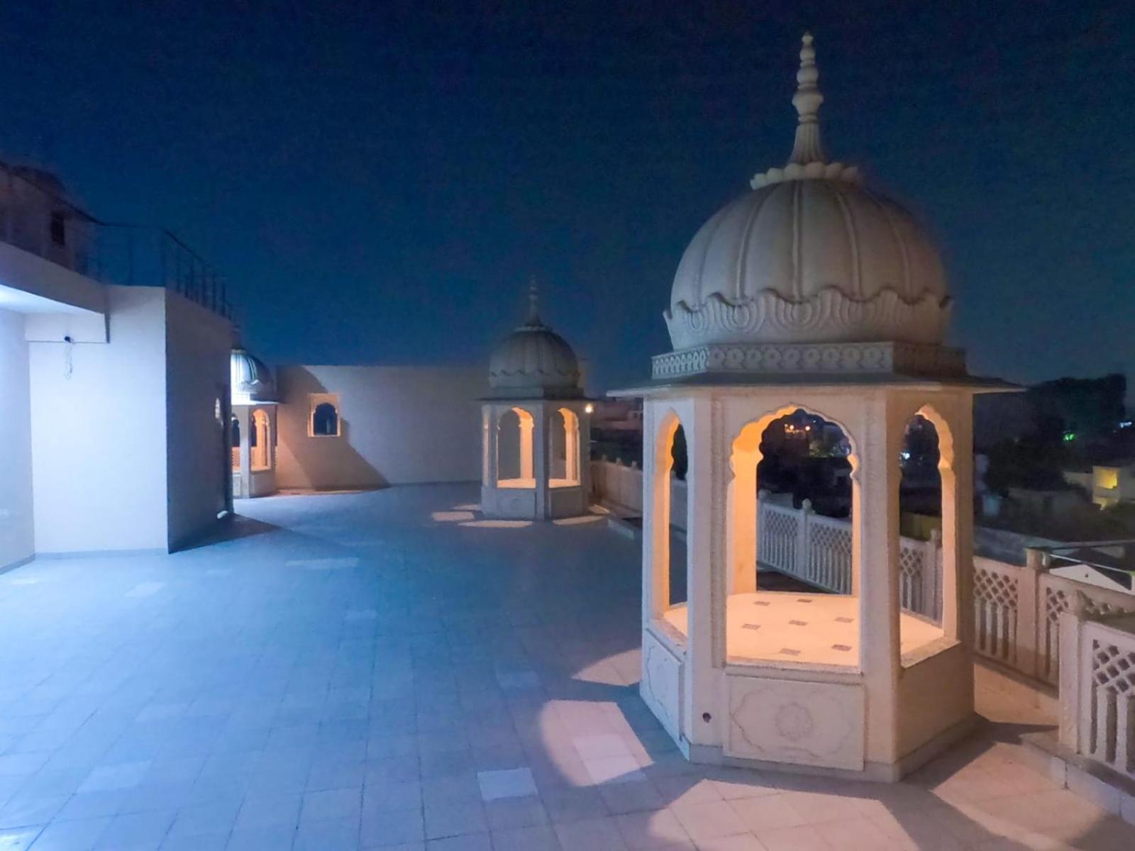 Hotel The Taj Vista Agra- Walking Distance To Taj Mahal Agra  Exterior foto